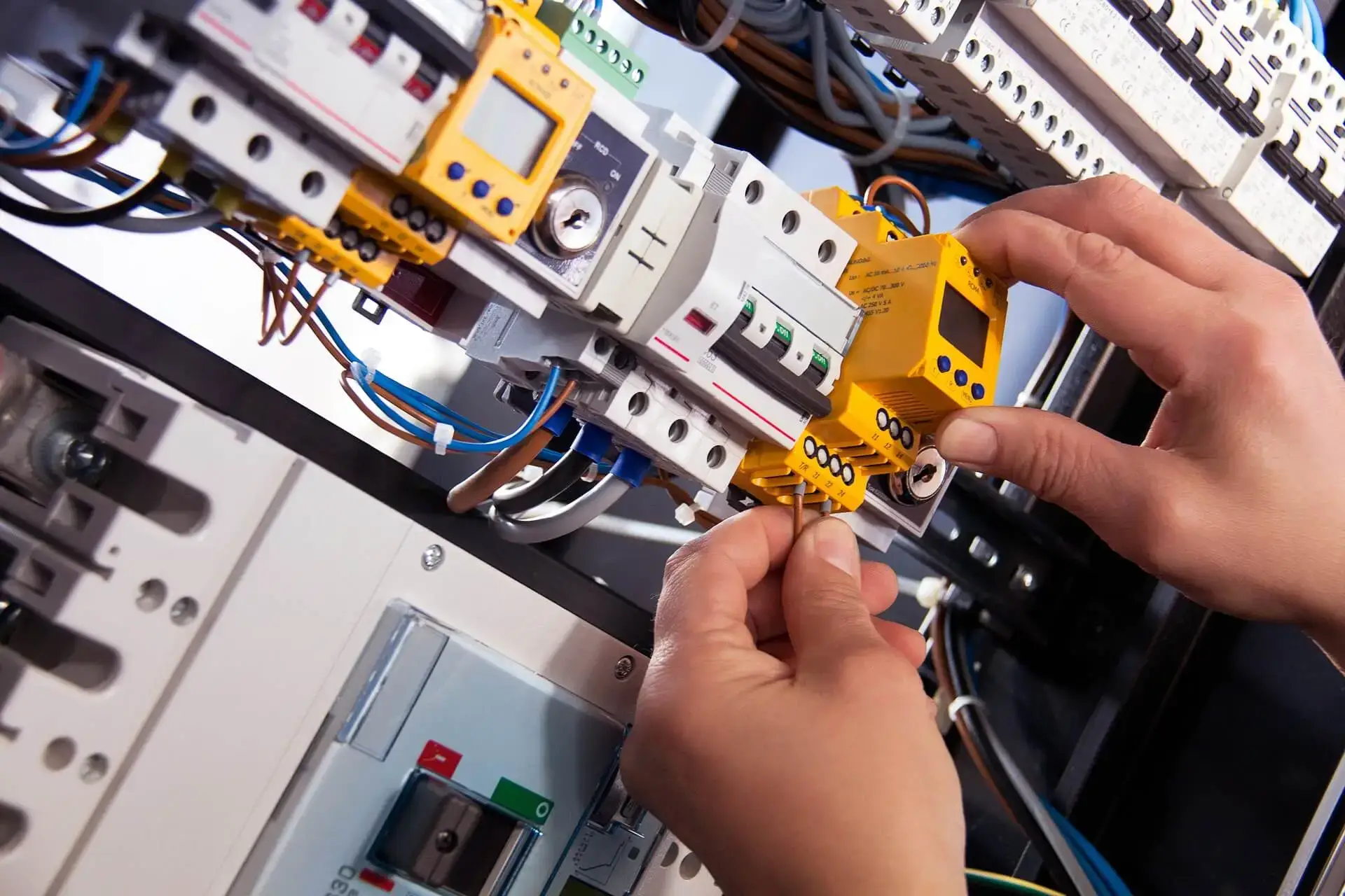 Certified electricians in Hampton