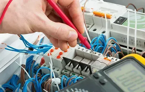 Professional electrician in Hampton